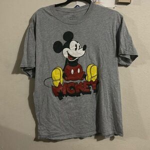 Grey Mickey Mouse t-shirt Large front graphic